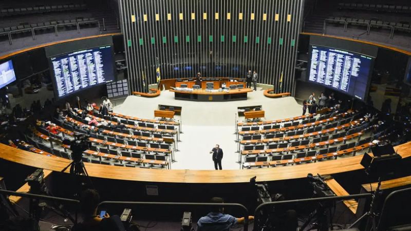 Saiba quem são os deputados baianos que enviaram emendas milionárias para cidades de parentes