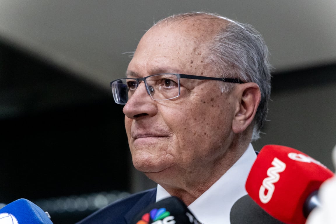 Brasil dialoga com EUA por vias institucionais e reservadas, diz Alckmin