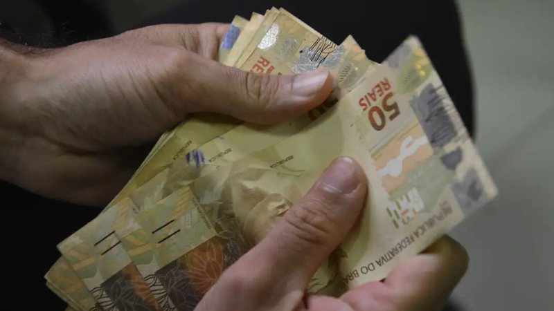 URGENTE: Governo Federal divulga aumento no salário mínimo; valor surpreende