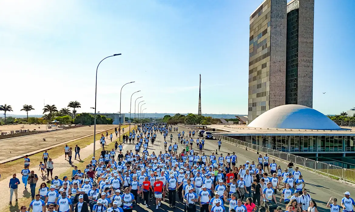 “Brasil será soberano pela educação”, diz Lula na corrida MEC 95 anos