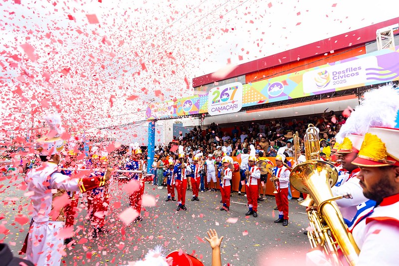 Desfile cívico dos 267 anos de Camaçari dá aula de cidadania, identidade e memória