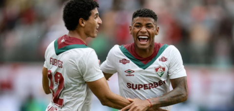 Fluminense volta a vencer no Brasileirão e afunda o Vitória no Z4