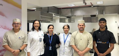 Curso de Sushi movimenta laboratório de Gastronomia da Estácio