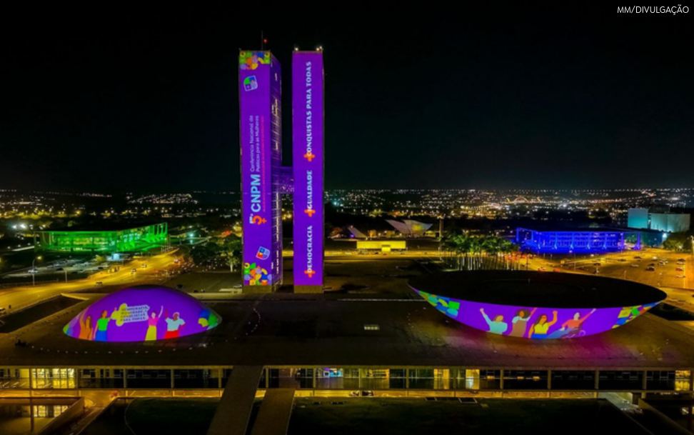Projeção em Brasília anuncia a 5ª Conferência Nacional de Políticas para as Mulheres