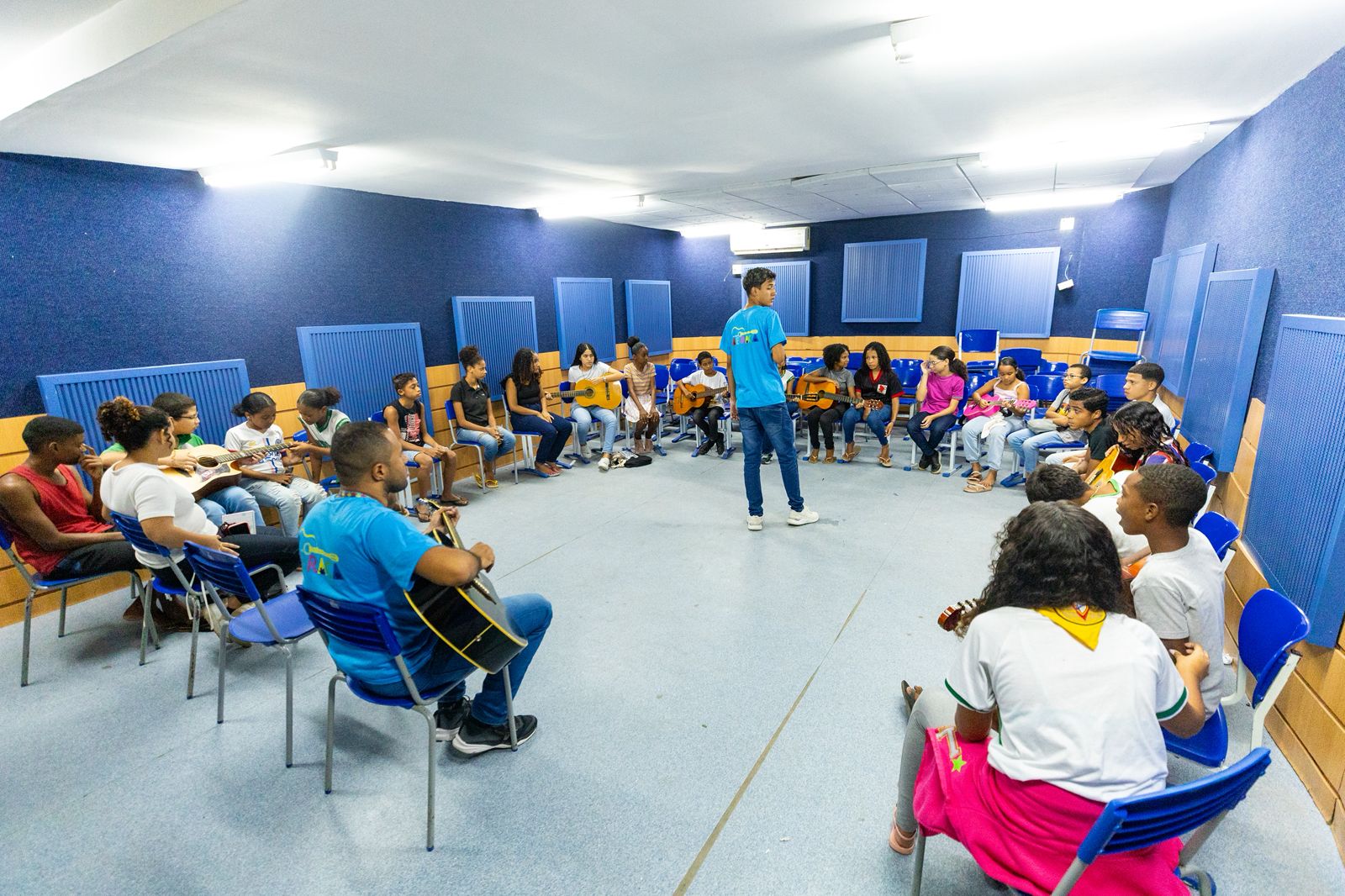 Oficina “Som que abraça” promove inclusão e acesso cultural para jovens 