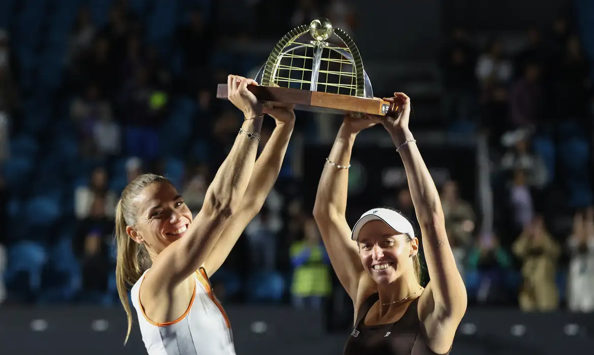 Luisa Stefani e Timea Babos conquistam título de duplas no SP Open