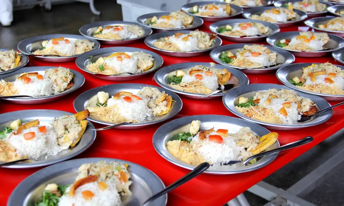 Multilateralismo marca discursos na cúpula sobre alimentação escolar