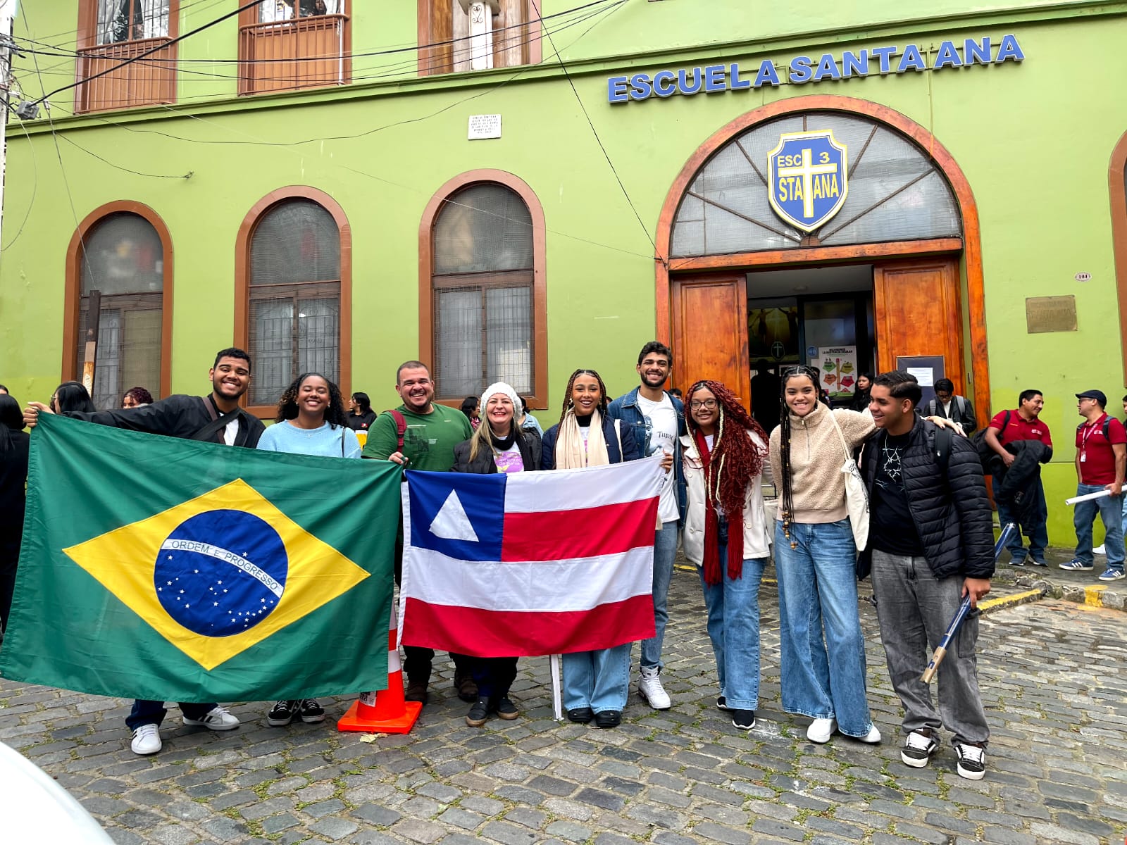 Estudantes baianos da rede estadual apresentam projetos em encontro de ciências e tecnologia, no Chile