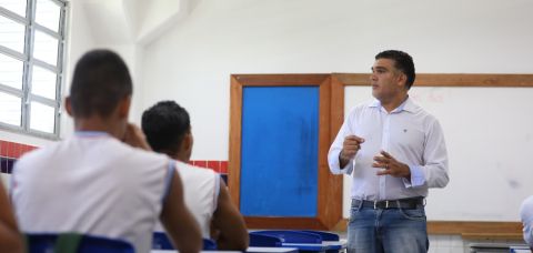 Professores fazem a primeira edição da Prova Nacional Docente