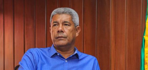 Jerônimo assina contrato de empréstimo para obras em rodovias da Bahia