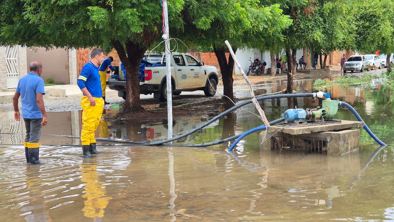 Em Sítio do Mato, neste sábado, Jerônimo Rodrigues acompanha e reforça ações emergenciais do Governo do Estado após fortes chuvas