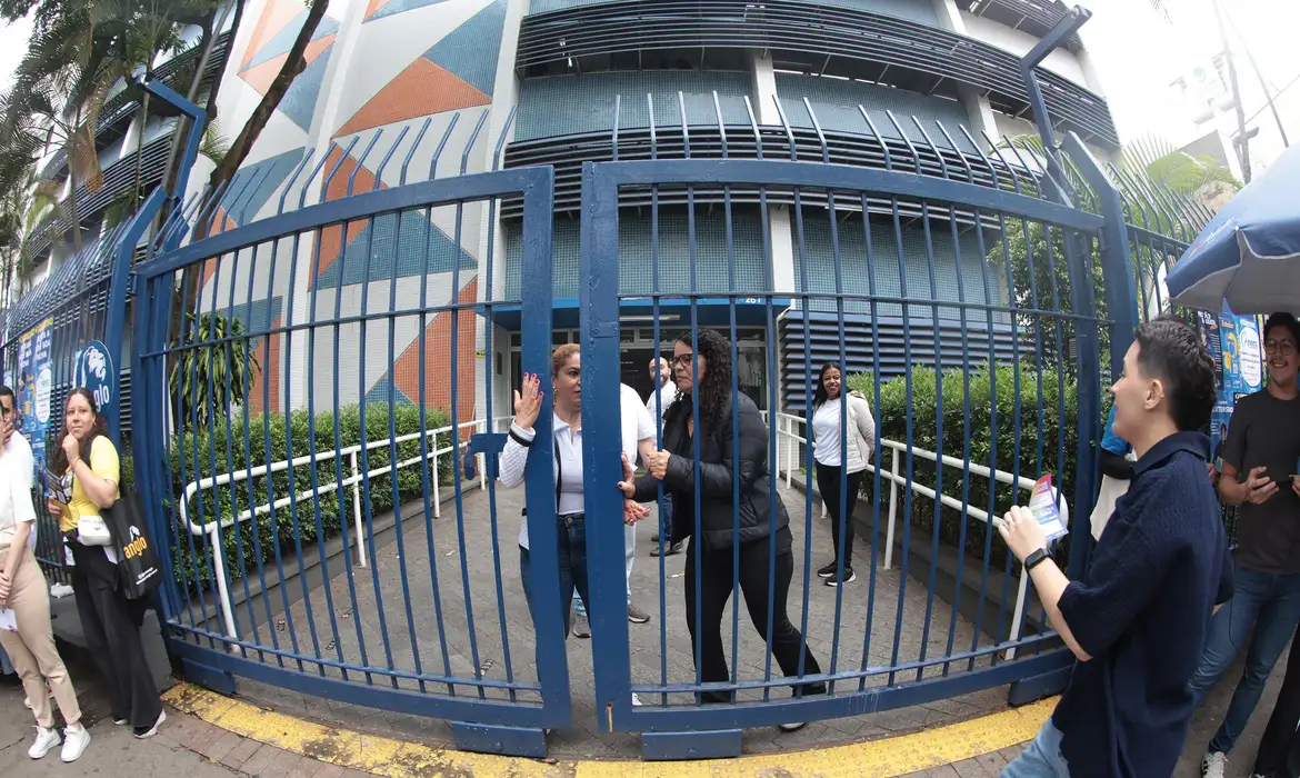 Enem 2025: portões são fechados em todo o Brasil