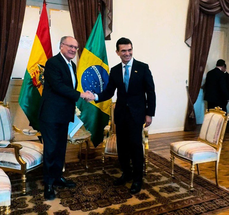 Alckmin representa Brasil na posse de novo presidente da Bolívia