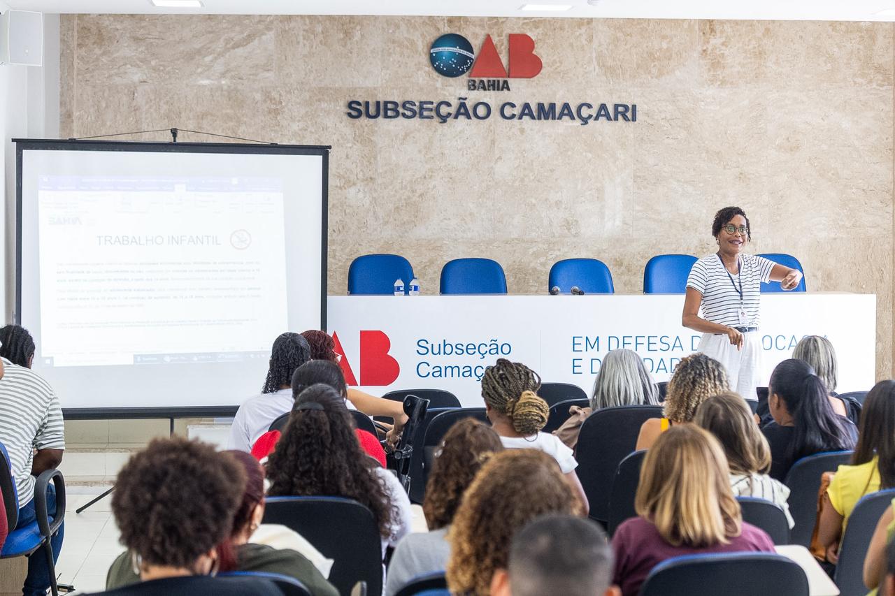 Agentes da rede de proteção de crianças e adolescentes de Camaçari participam de curso de atualização