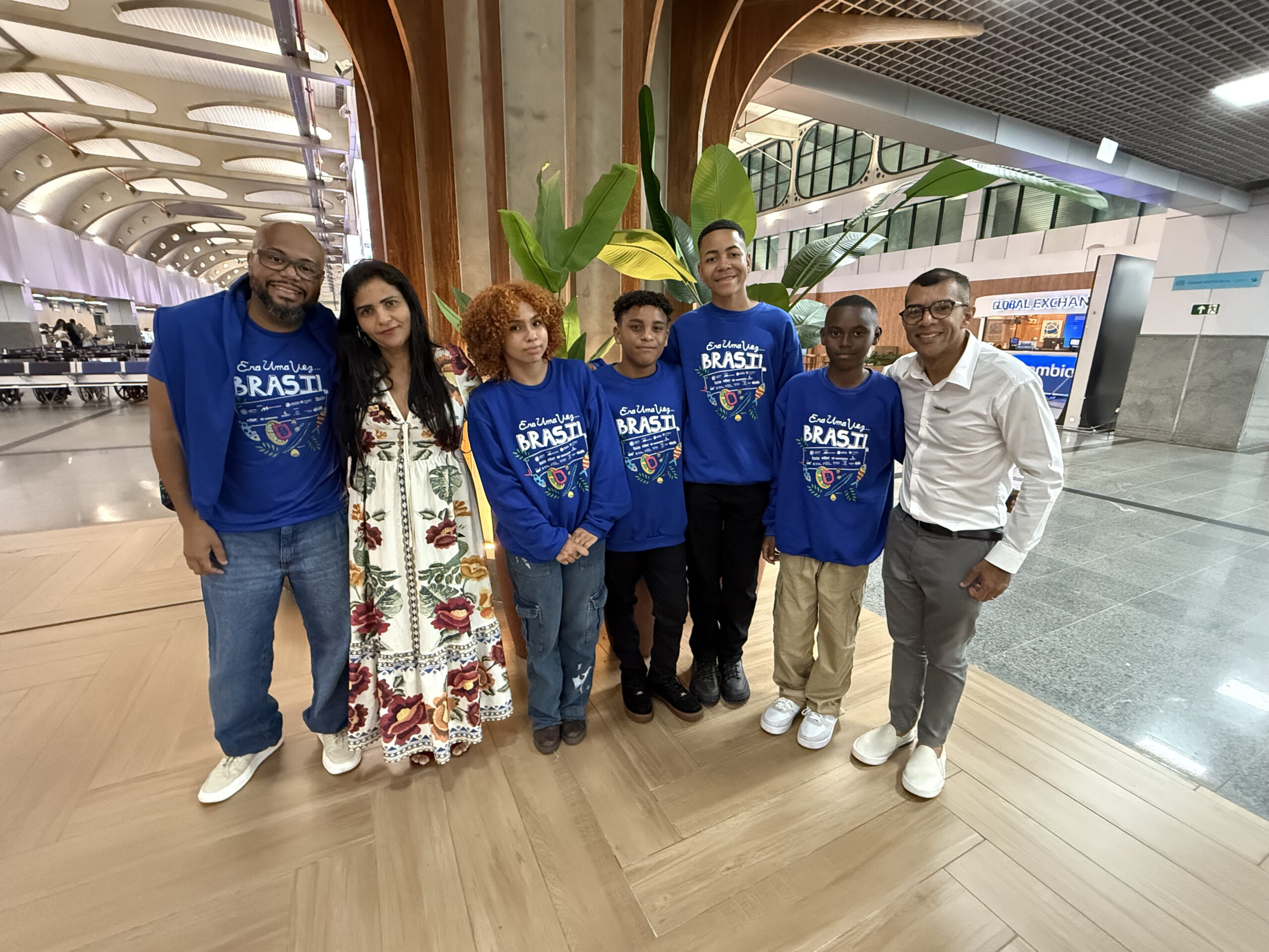 Professor e estudantes de Camaçari embarcam para intercâmbio em Portugal