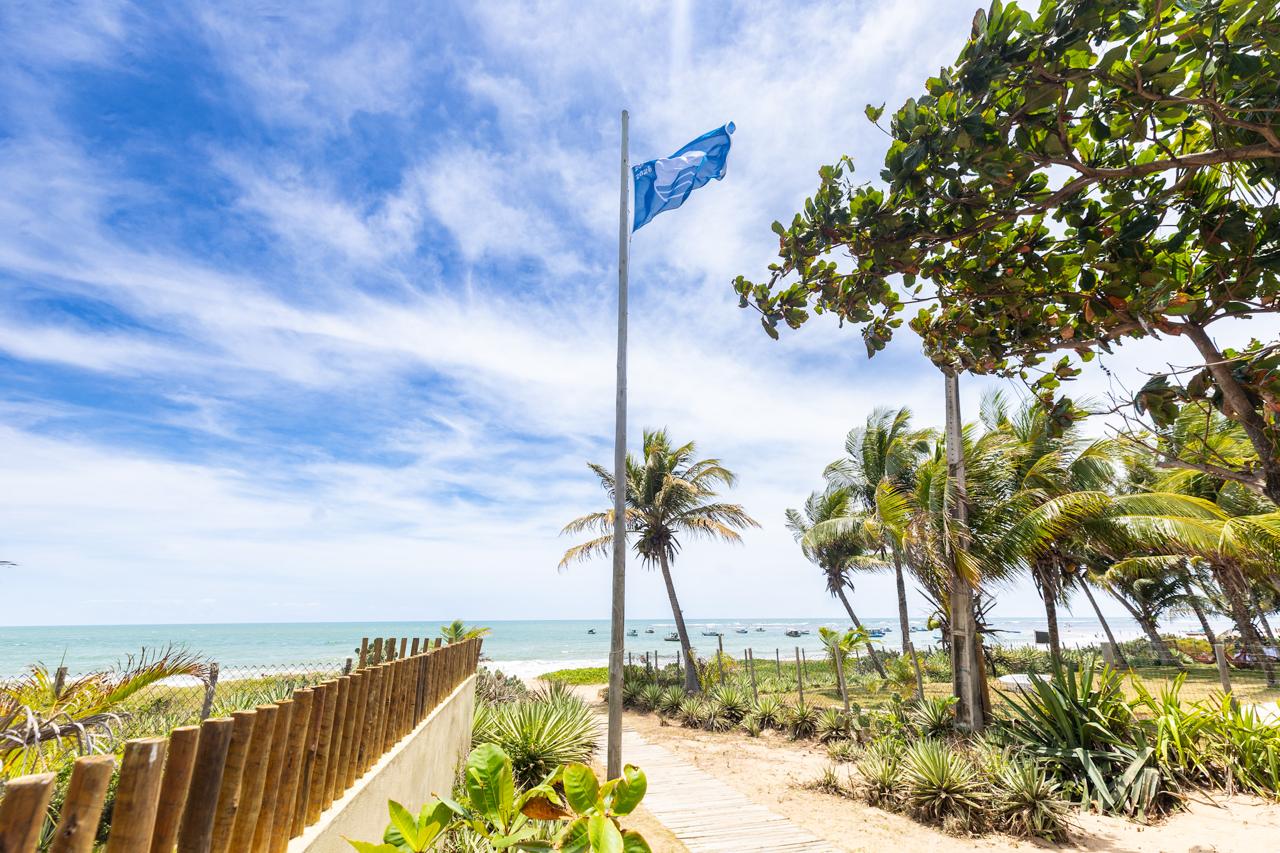 Camaçari renova selo internacional Bandeira Azul em praias de Itacimirim e Guarajuba