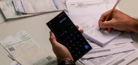 Quase metade da população deve começar o Ano Novo endividada