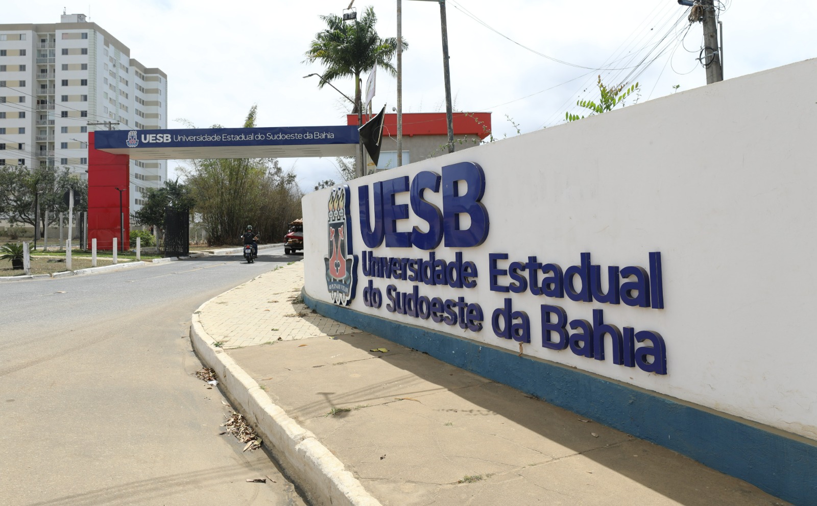 Escolas estaduais do Médio Rio de Contas celebram aprovações de estudantes na Uesb