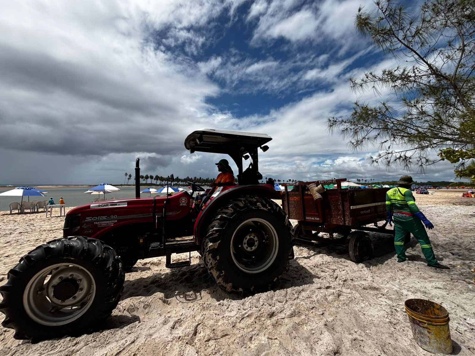 Prefeitura reforça limpeza e coleta 279 toneladas de lixo após festividades de fim de ano