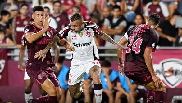 Flamengo joga mal e inicia Recopa Sul-Americana com derrota