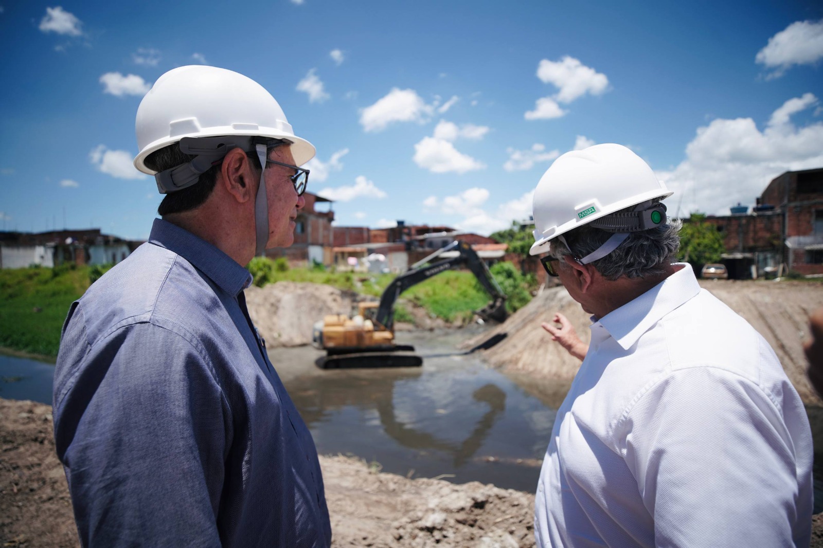 Drenagem urbana: Seinfra realiza ação preventiva de limpeza do Rio Camaçari