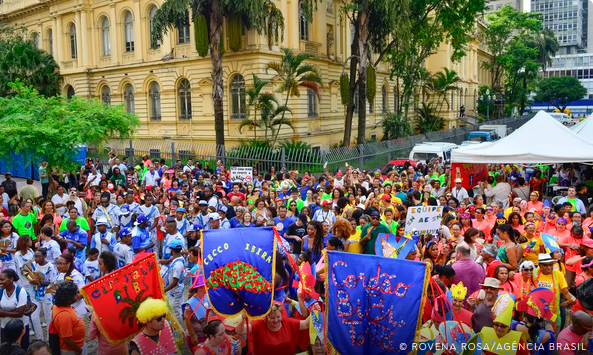 Blocos com Michel Teló e Pocah esquentam o Ibirapuera neste domingo