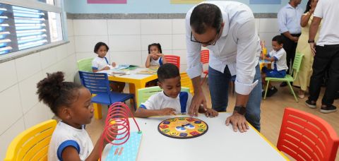 Prefeitura de Salvador inicia ano letivo com entrega de escola no Lobato