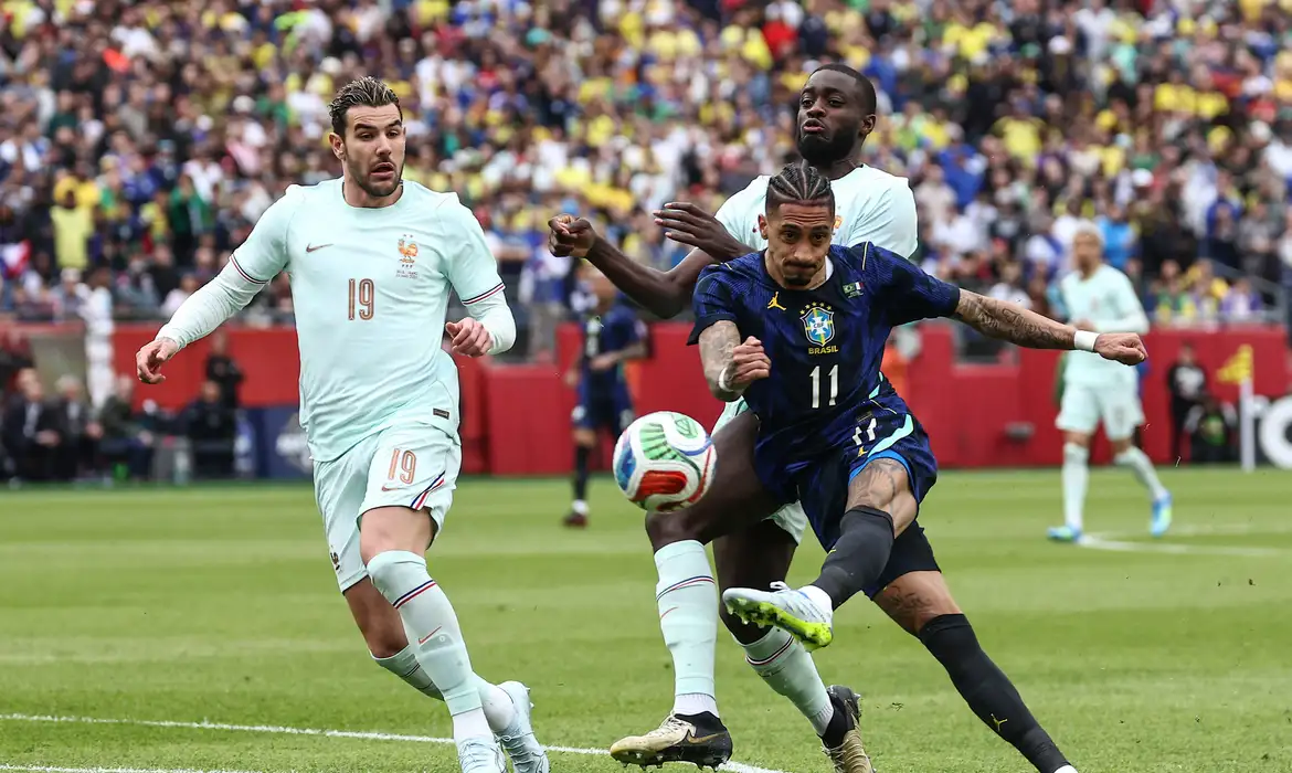 Raphinha e Wesley são cortados da seleção brasileira