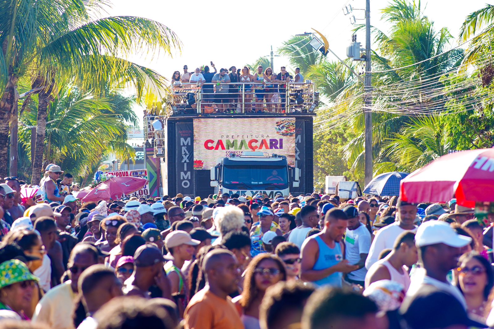 Blocos animam o circuito Bruno Lima e levam multidões às ruas durante o Festival de Arembepe 2026