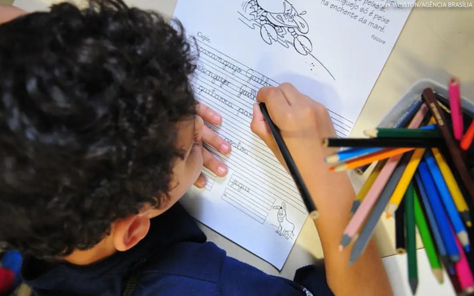 Lula participa da entrega de prêmios a 4,7 mil redes na 2ª edição do Selo Alfabetização