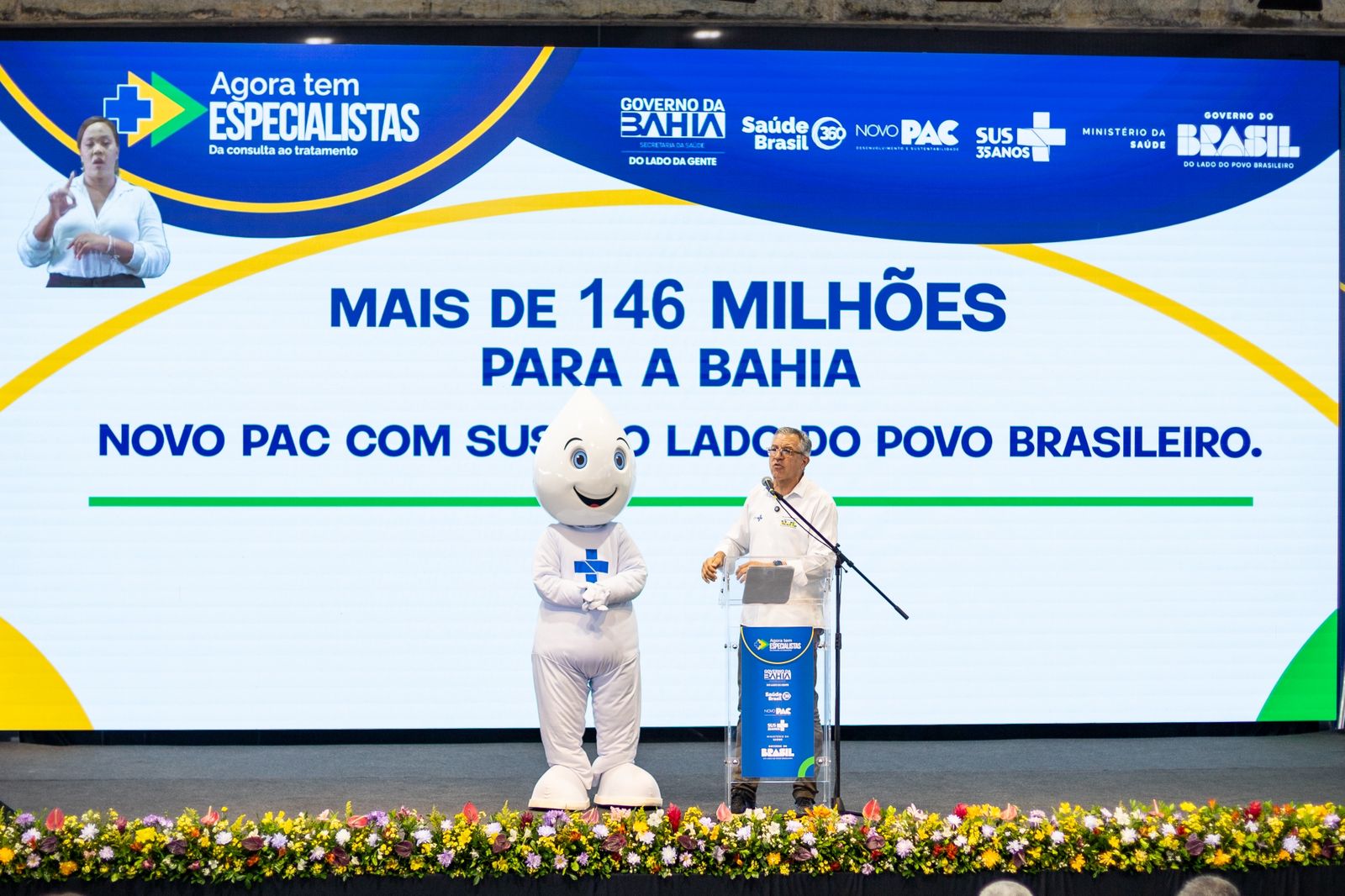 Camaçari ganha nova ambulância do SAMU e equipamentos de saúde bucal do Governo do Estado