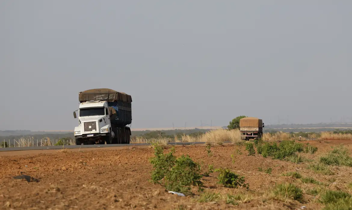 Governo propõe que estados zerem ICMS do diesel importado