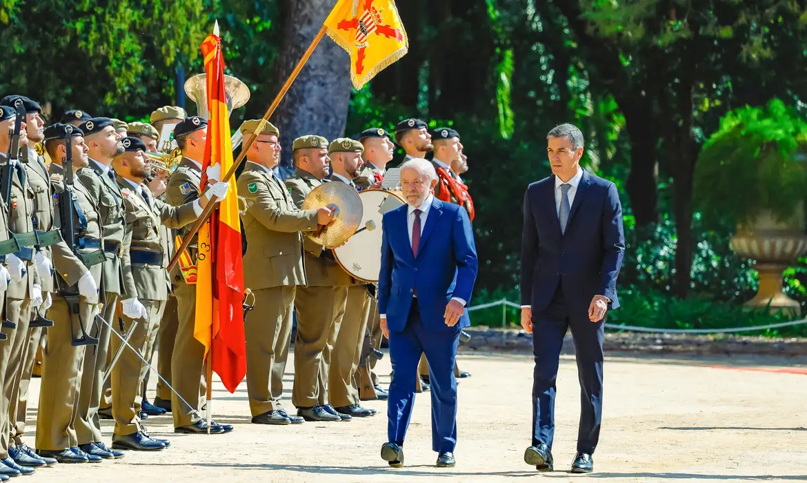 Lula alerta sobre risco de bets e big techs para famílias e democracia