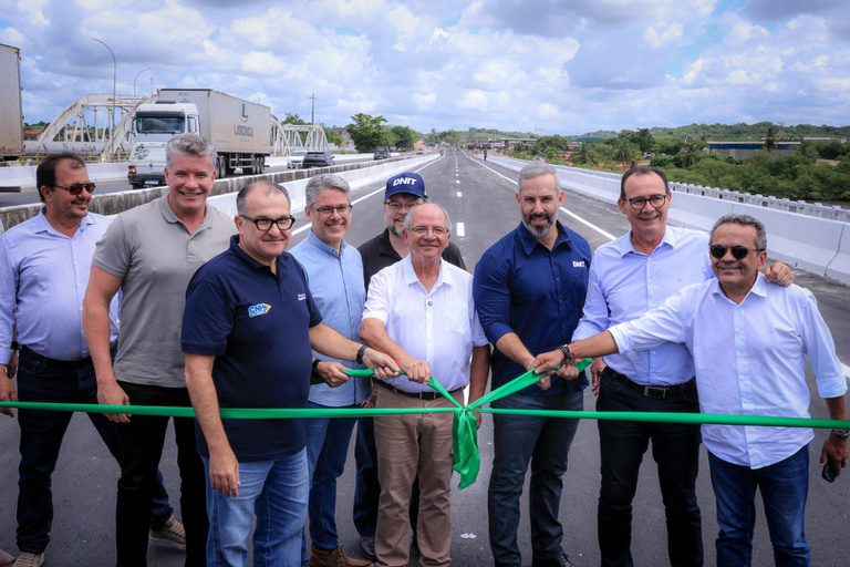 Governo entrega novo trecho duplicado da BR-101 e autoriza mais de R$ 530 milhões em investimentos para Sergipe