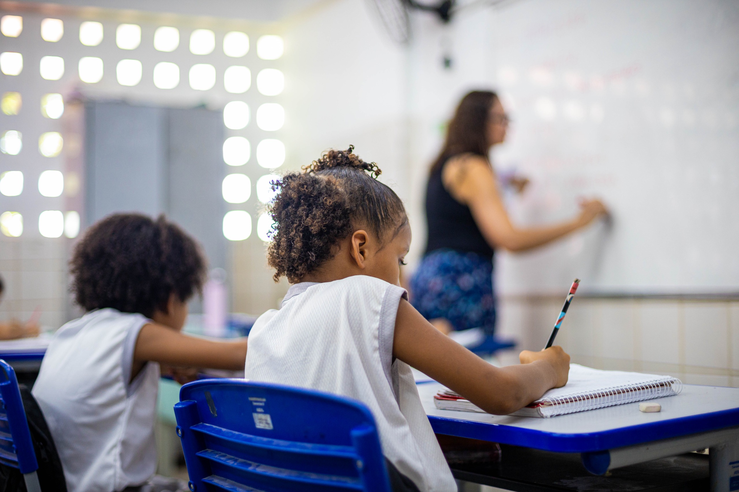Prefeitura sanciona lei que garante reajuste salarial dos professores