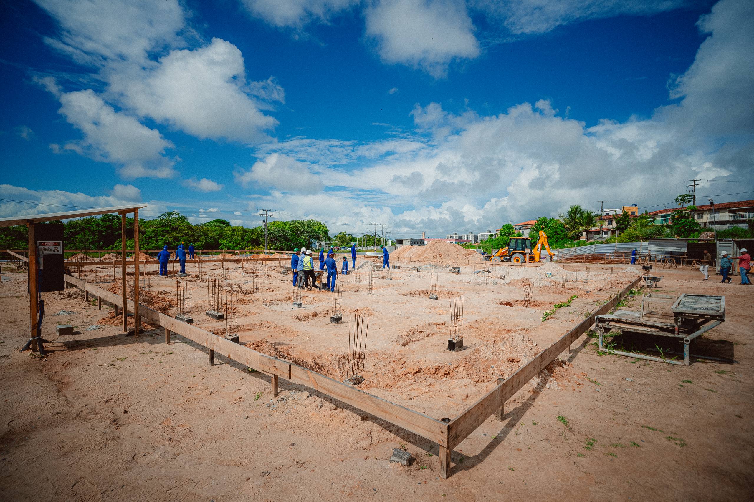 Obra da UBS Porte III do Jardim Limoeiro passa por vistoria