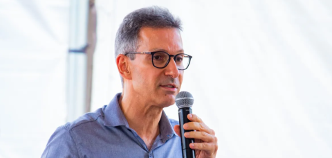 Zema alfineta Flávio Bolsonaro: “Tive que ralar, não tenho o rabo preso”