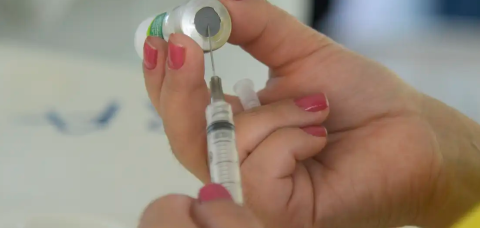 Vacinação com a Pneumo 20 pelo SUS começa em duas semanas, diz Padilha