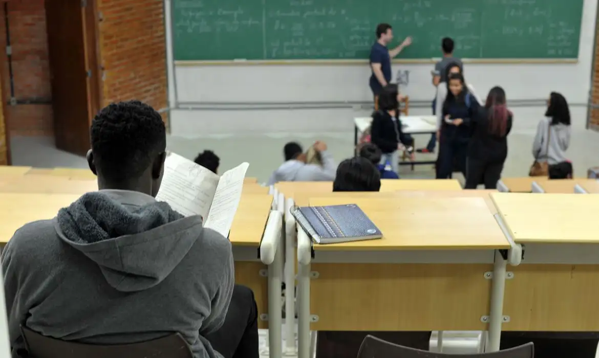 Instituições têm até 15 de junho para aderir ao Fies do 2º semestre