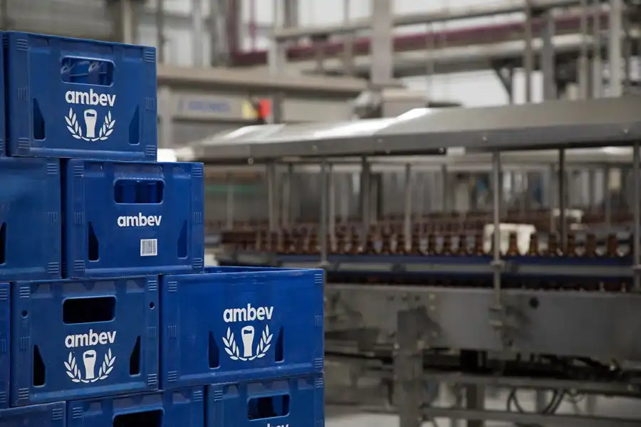 Ambev abre 29 vagas de emprego na Bahia; oportunidades incluem Camaçari e Salvador
