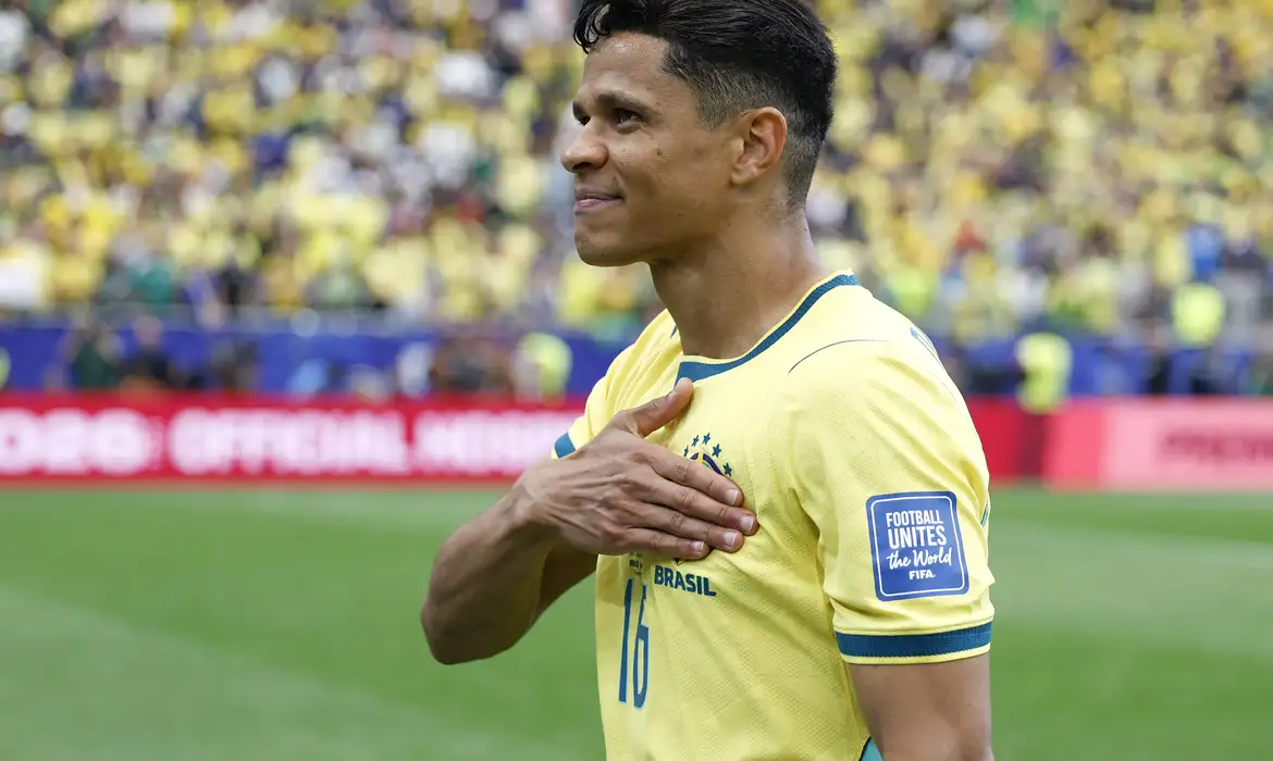 Douglas Santos traz vivência do ouro olímpico para buscar o hexa