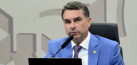 OAB pede para Moraes rever decisão e liberar visita de Flavio a Bolsonaro