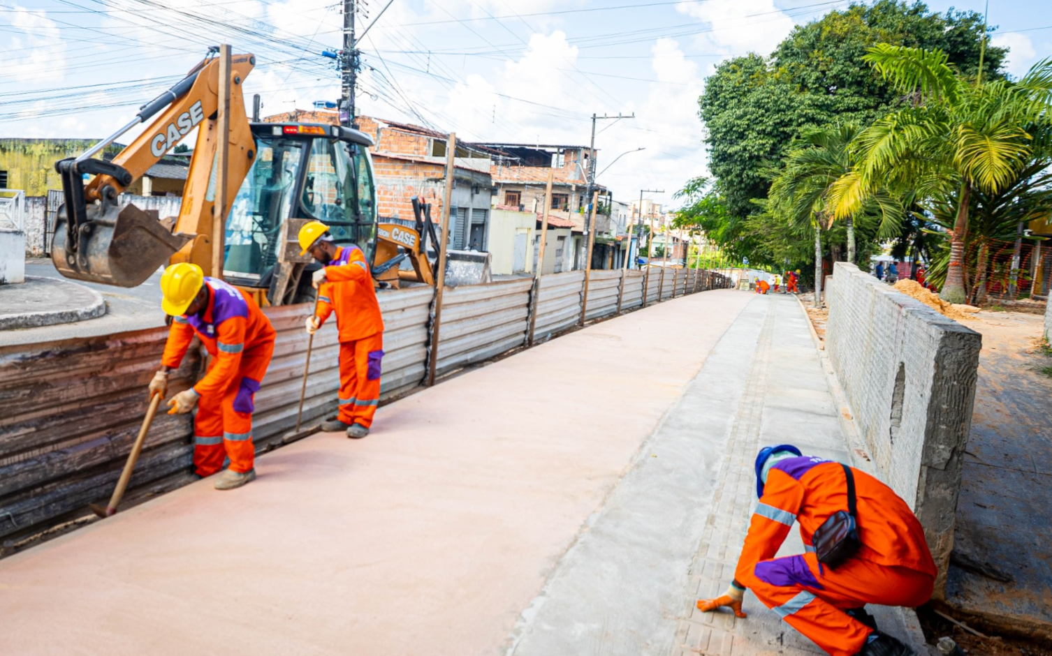 Obra da nova Avenida Acajutiba segue com serviços de pavimentação e urbanização