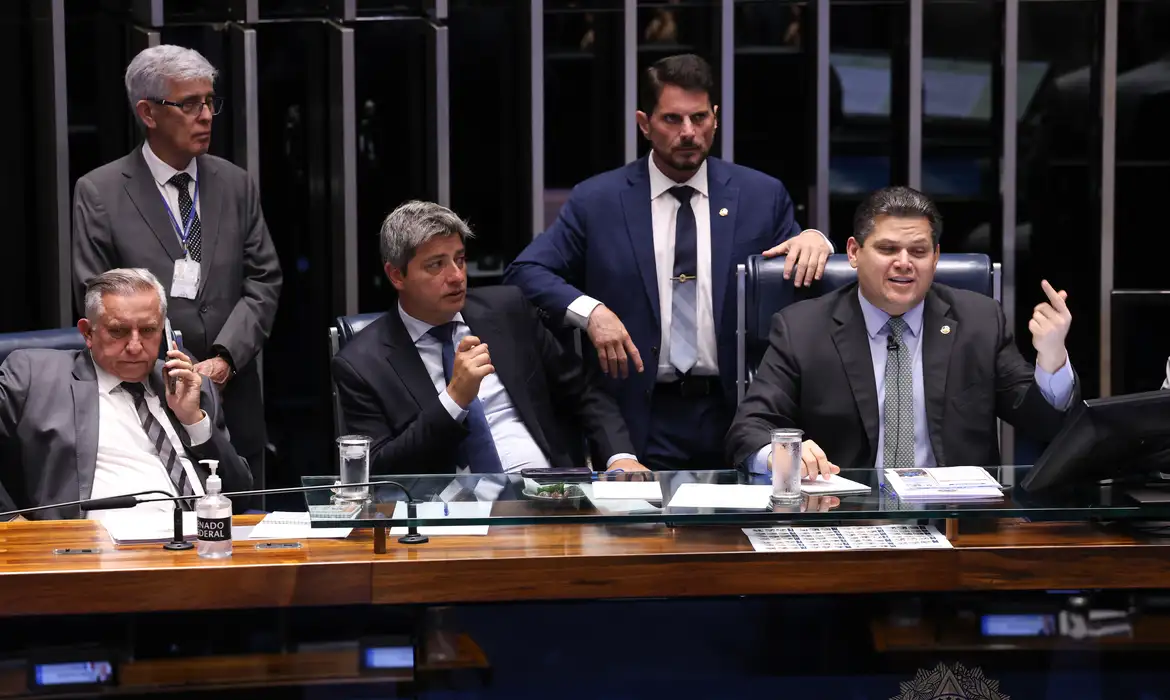 Alcolumbre retira PEC da Segurança Pública da pauta do Senado