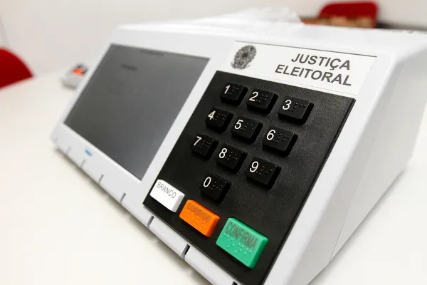 Duas federações e 12 partidos ficam fora da cláusula de barreira; veja quais